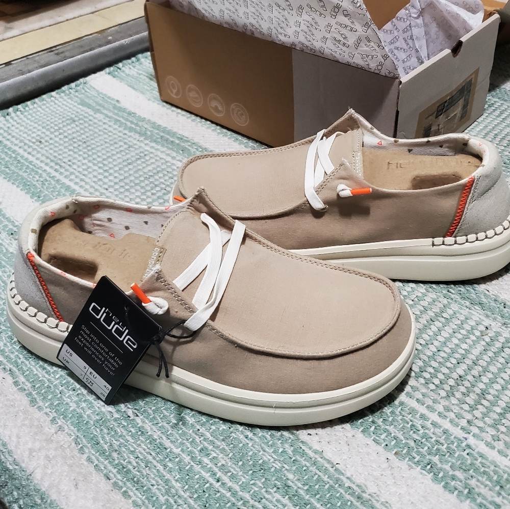 Hey dude size 9 women's shoes